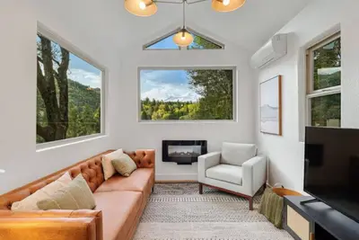 Image de Lookout Cabin (Hot Tub)