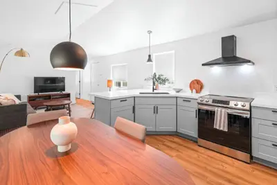 Image de Modern Cabin (Blue Spruce)