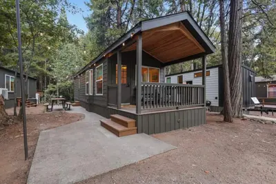 Image de Modern Cabin - (Elm)