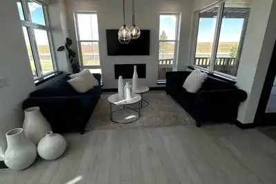 Image de Luxe 5 Bedroom Home with Roof Top Deck, Hot Tub, Mountain Views, 10 min from Dia