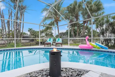 Image de Pool Waterfront Villa Retreat