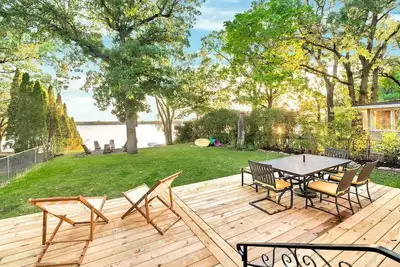 Image de Crescent Cottage - 3 Bedroom 1. 5 Bath with Firepit, Lake Toys, and Sunset Views