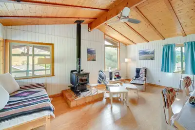 Image de Scenic Kernville Getaway w\/ Deck & Mountain Views!