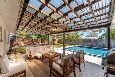 Image de Modern Seaside Boho Home – Stylish House with Private Pool & Spacious Backyard!