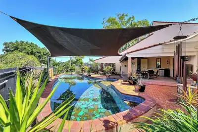Image de Tranquil Townhouse: Huge Pool & Golf Course views