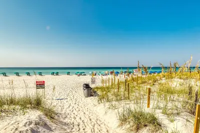 Image de Snowbird & dog-friendly condo with pool, central Ac, washer/dryer, & patio