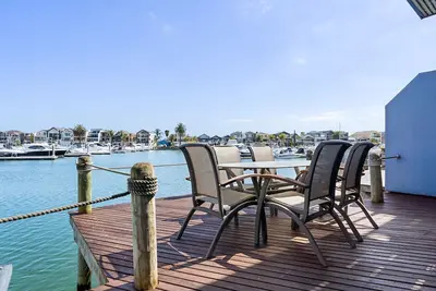 Image de 3-Bed Waterfront Family Home in Scenic Location