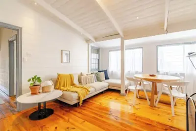Image de 3 Bedroom HERlTAGE_COTTAGE + Rear PARKlNG\n\n
