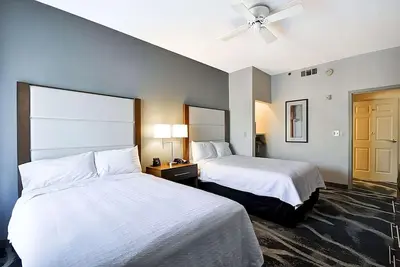 Image de Your Home Away from Home in Phoenix! Outdoor Pool, Free Breakfast, Full Kitchen!