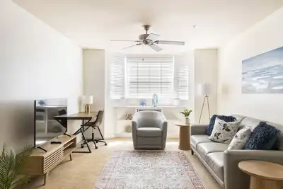 Image de Cozy Family-Sized 2br/2ba Apt w/Free Parking, Wifi, Ac & 5 Minutes Walk to Beach