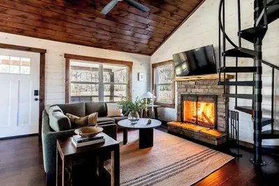 Image de Blue Ridge Cottage & Guest House, Hot Tub, Fireplace, Game Room • 10 Guests