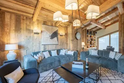 Image de Chalet de luxe familial avec piscine et sauna, proche des pistes et commodités à Courchevel Le Praz
