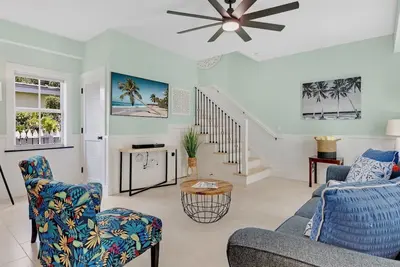 Image de **Duke Of Catherine @ Duval** Brand New Home & Hot Tub + Last Key Services…