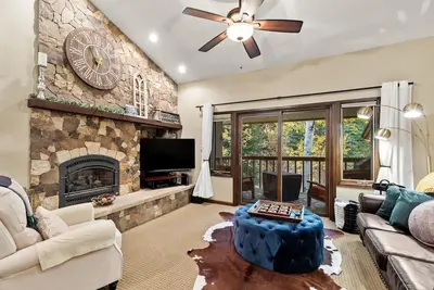 Image de Winterwood 11 – Cozy 3br Mountain Townhome with Sauna and Creek Views!