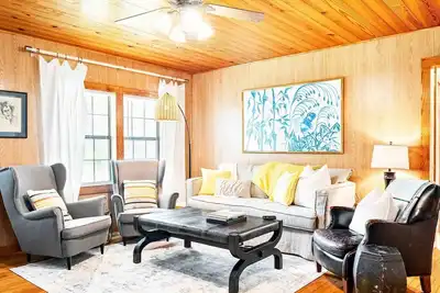 Image de Humble Bee Cottage-Walmart Distribution-Rehau-4mi. to Cullman Christkndlmarkt