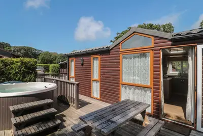 Image de Birch, family friendly, with hot tub in Swanage