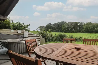 Image de Walnut, pet friendly, with hot tub in Swanage
