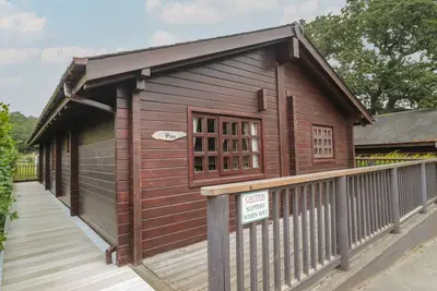 Image de Pine, family friendly, with hot tub in Swanage