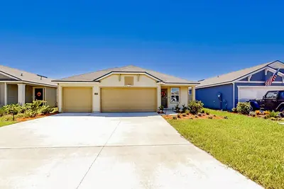 Image de Lake-view home with central Ac, streaming, washer\/dryer, patio, & full kitchen