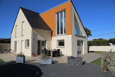 Image de Grande Villa bord de mer - A 200 mètres de la plage.
