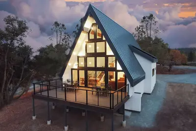 Image de High End A-Frame - Hot tub - Awesome Views - Yosemite - Bass Lake - Ev Charger