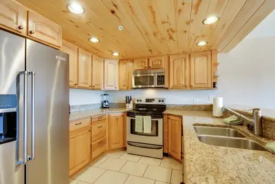 Image de Duck Creek Village Apt w\/ Mountain-View Balcony!