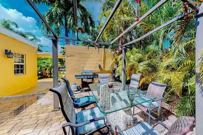 Image de Inviting dog-friendly home with patio, grill, central Ac, enclosed yard, & W/D