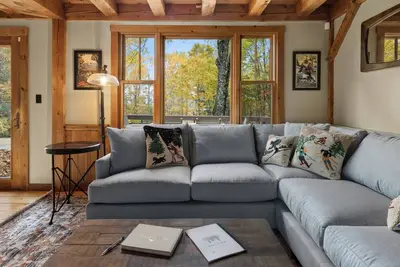 Image de 4br Classic Vermont Cabin w/ Fireplace, A/C, & Grill — 10 min to Stowe Village
