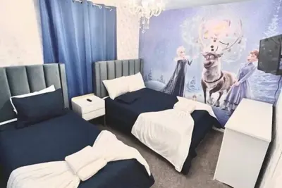 Image de 4 beds Mickey and Frozen@Disney 15 minutes