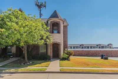 Image de The Castle! by the Lake w/Pool & Balcony Grandscape