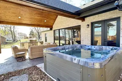 Image de Heartland Haven: Hot Tub - Game Room - Basketball - Outdoor Kitchen - Arcades
