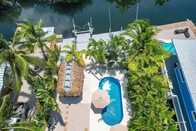 Image de Little Torch Treasure - 4 Bedroom \/ 3 Bathroom Canal Front With Pool & Lift!