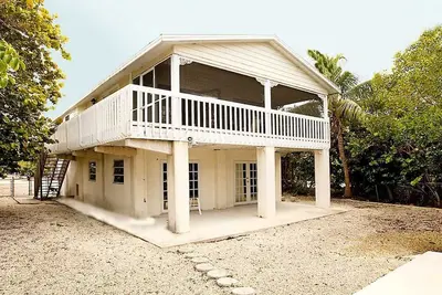 Image de Coastal Oasis, Canal front