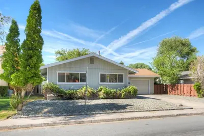 Image de Entire House - Charming 3-Bedroom House - Quite Neighborhood
