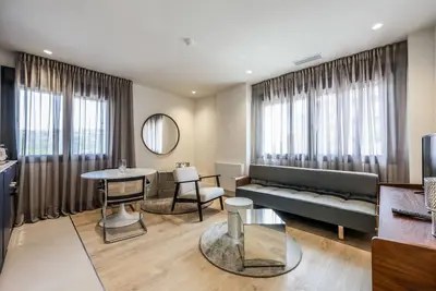 Image de Modern apartment near the Royal Palace 08