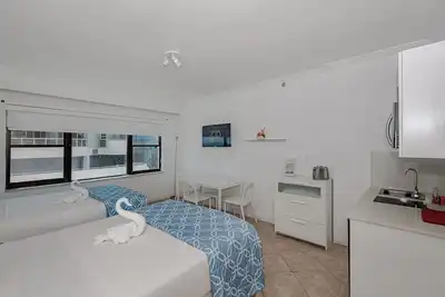 Image de Studio 7th floor with lateral view to the sea