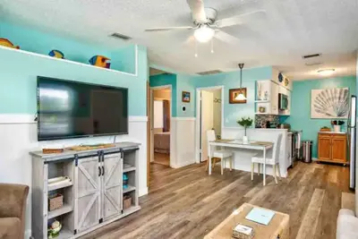 Image de Walk to Beach: Seaside Serenity Oasis Near Indian Rocks Beach.