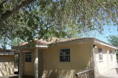 Image de Texas themed cabin with a Shared fishing pier Not waterfront