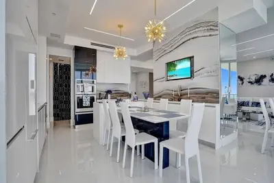 Image de Penthouse Oceanfront for up to 7 people at La Perla. Miami Glittering Paradise!