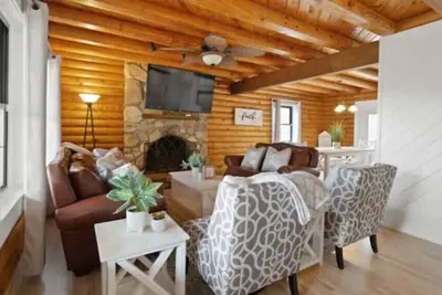 Image de Renovated 5br/3ba Cabin w/ Rec Room\n\n