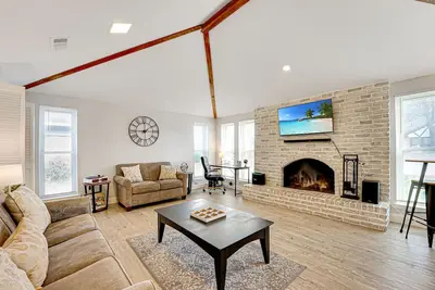 Image de Roomy, Pet Friendly 4/3 with Pool & Games
