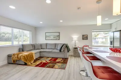 Image de West Palm Beach Vacation Rental ~ 2 Mi to Beach!