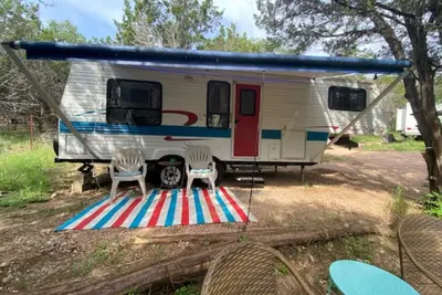 Image de The Hideaway \"Bunkhouse Retreat\"