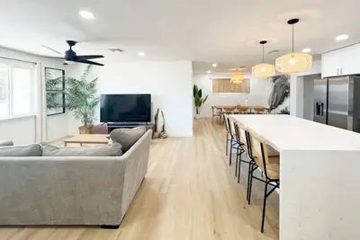 Image de 2300 Sq Ft Scottsdale Home, Option to heat pool