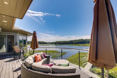 Image de Luxe Scituate Vacation Rental w\/ Private Hot Tub!
