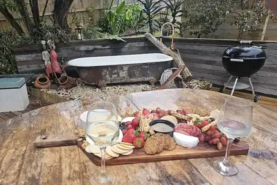 cottage near the beach, faery lights and outdoor bath!