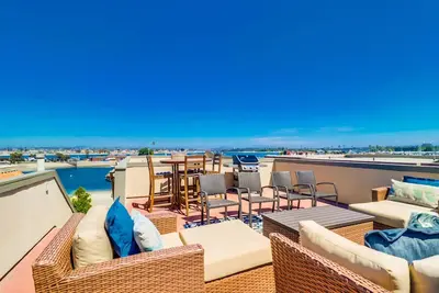 Image de Bayfront Dream - Bay Views, Rooftop, W/D & Garage