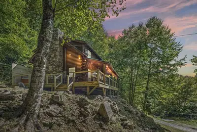 Image de Book Fall Early! Authentic Cabin w/ waterfall+Hot Tub+PacMan Arcade+Porch Swing