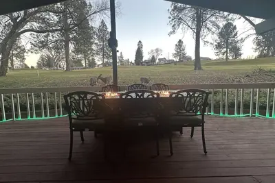 Image de Near Yosemite & Lake & On Golf Course