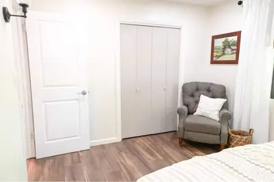 Image de Live Oak Cottage- Adorable-2 beds Christian Owned